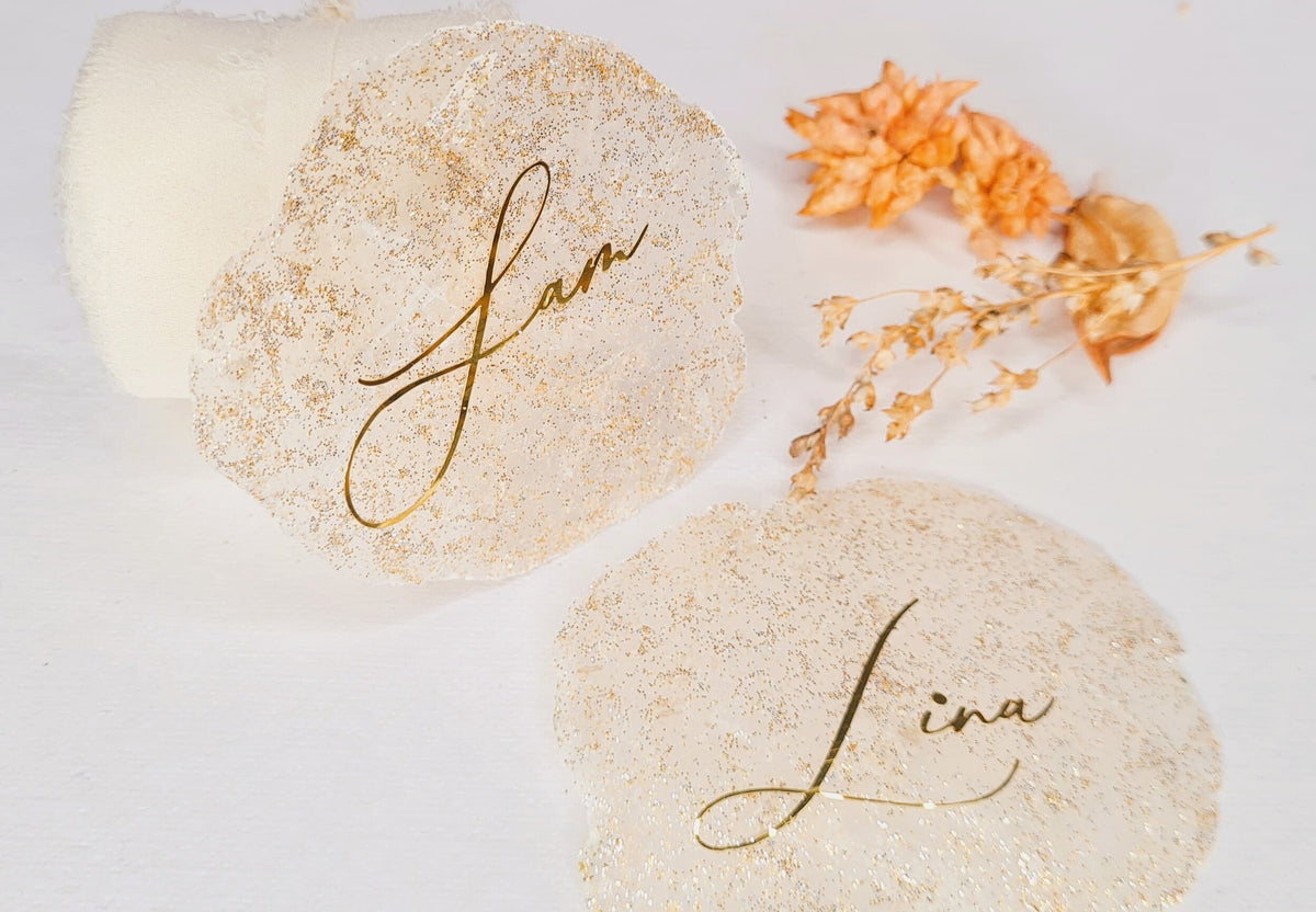 Namensschild, Platzkarte Perlmuttscheibe, individuell personalisiert, Tischdeko Hochzeit, Muschel, Muschelscheiben mit goldglitzer