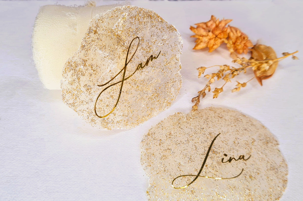 Namensschild, Platzkarte Perlmuttscheibe, individuell personalisiert, Tischdeko Hochzeit, Muschel, Muschelscheiben mit goldglitzer