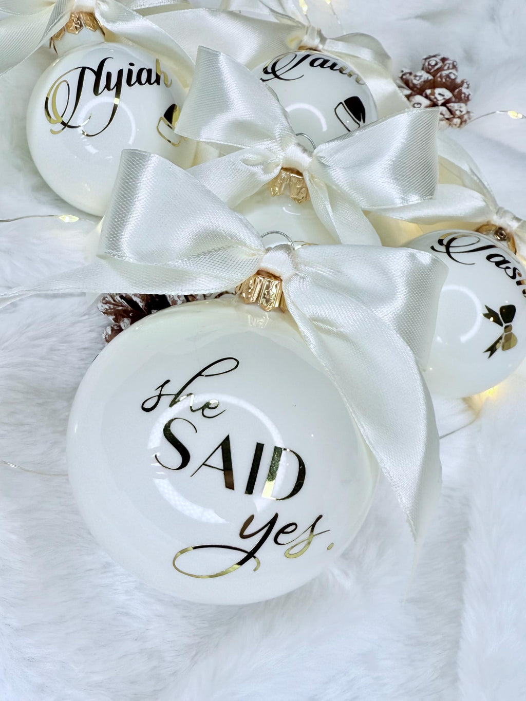 Hochwertige 6 cm  Glas Weihnachtskugel personalisiert,  mit Namen, in vielen Farben. Christbaumkugel, Personalisiertes Geschenk Ornamtens