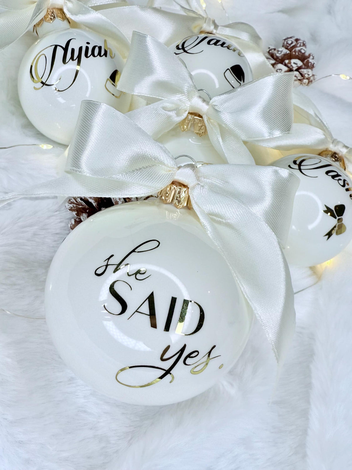 Hochwertige 6 cm  Glas Weihnachtskugel personalisiert,  mit Namen, in vielen Farben. Christbaumkugel, Personalisiertes Geschenk Ornamtens
